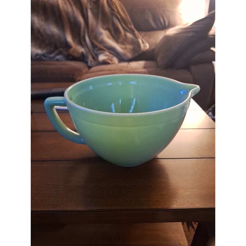 Fire King 2000 Jadeite Mixing Bowl 9-inch 2.5 Qt